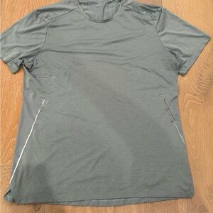 Lululemon Men's Gray Athletic Shirt